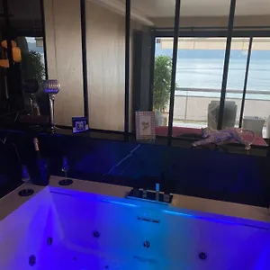 https://cocon-chic-aix-les-bains.hotels-rhonealpes.com