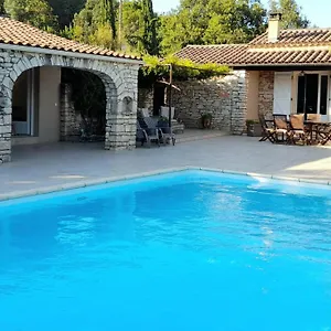 https://villa-10-pers-piscine-privee-animaux-admis-wifi.hotels-rhonealpes.com