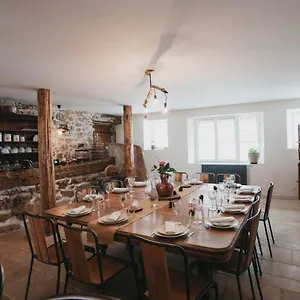 https://la-grange-aux-fees.hotels-rhonealpes.com